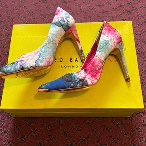 Brand new Ted Baker multicolored pumps 37.5